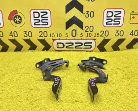 Петля капота Toyota