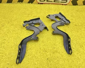 Петля капота Toyota