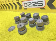 Подушка кузова TOYOTA LAND CRUISER PRADO 1994 5220225020 KZJ78W 1KZTE, передняя