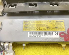 Подушка безопасности для колен Toyota