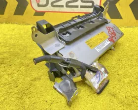 Подушка безопасности для колен Toyota
