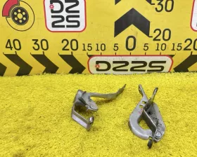 Петля капота Toyota