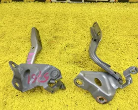 Петля капота Toyota