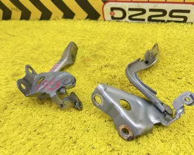 Петля капота Toyota