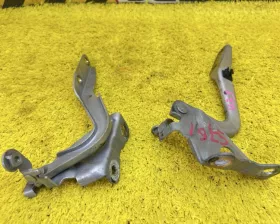 Петля капота Toyota