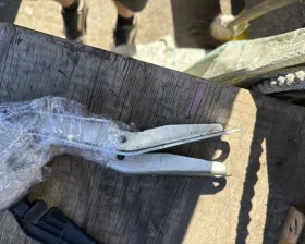 Петля капота Toyota