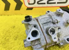 Компрессор кондиционера TOYOTA ESQUIRE 2015 8831028651 ZRR85G 3ZRFAE, передний
