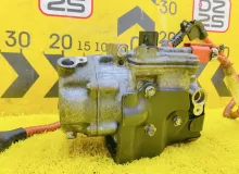 Компрессор кондиционера TOYOTA ESQUIRE 2015 8837028030 ZWR80G 2ZRFXE, передний