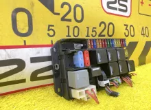 Блок предохранителей Land Rover RANGE ROVER 2006 YQE500340 L322 448PN