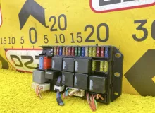 Блок предохранителей Land Rover RANGE ROVER 2006 YQE500340 L322 448PN