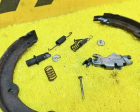 Механизм стояночного тормоза Toyota