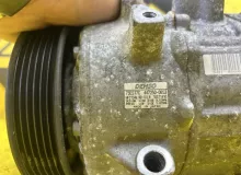 Компрессор кондиционера TOYOTA ESQUIRE 2015 8831028652 ZRR85G 3ZRFAE, передний