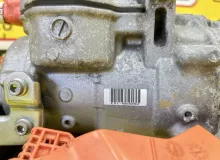 Компрессор кондиционера TOYOTA ESQUIRE 2015 8837028030 ZWR80G 2ZRFXE, передний