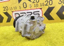 Компрессор кондиционера TOYOTA ESQUIRE 2015 8831028652 ZRR85G 3ZRFAE, передний