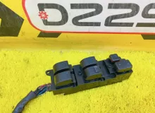 Блок управления стеклоподъемниками TOYOTA LAND CRUISER 1991 8482022310 HDJ81V 1HDT, передний правый