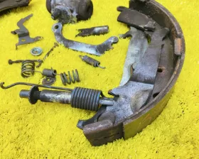 Механизм стояночного тормоза Toyota