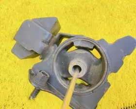 Подушка двигателя Toyota