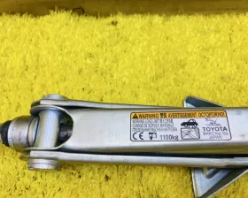Поддомкратник/ домкрат Toyota