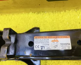 Поддомкратник/ домкрат Toyota