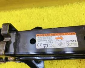 Поддомкратник/ домкрат Toyota
