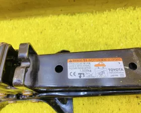 Поддомкратник/ домкрат Toyota