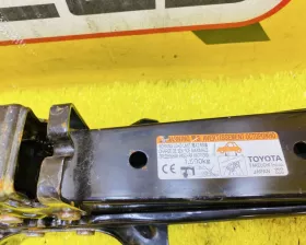 Поддомкратник/ домкрат Toyota