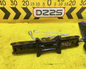 Поддомкратник/ домкрат Toyota