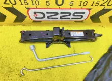 Поддомкратник/ домкрат TOYOTA VOXY 2014 0911128230 ZWR80G 2ZRFXE, задний