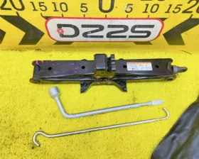 Поддомкратник/ домкрат Toyota