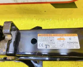 Поддомкратник/ домкрат Toyota