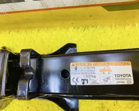 Поддомкратник/ домкрат Toyota