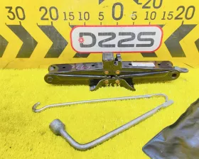 Поддомкратник/ домкрат Toyota