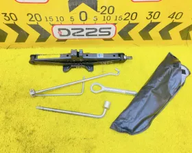 Поддомкратник/ домкрат Mazda