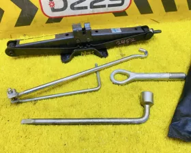 Поддомкратник/ домкрат Mazda