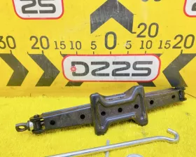 Поддомкратник/ домкрат Mazda