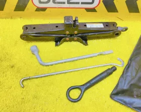 Поддомкратник/ домкрат Toyota