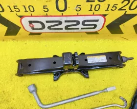 Поддомкратник/ домкрат Toyota