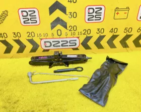Поддомкратник/ домкрат Toyota