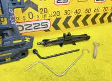 Поддомкратник/ домкрат LEXUS CT200H 2012 6477776010 ZWA10 2ZRFXE, задний