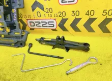 Поддомкратник/ домкрат LEXUS CT200H 2012 6477776010 ZWA10 2ZRFXE, задний