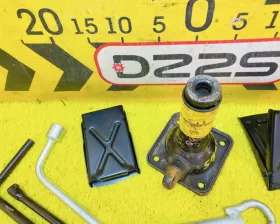Поддомкратник/ домкрат Toyota