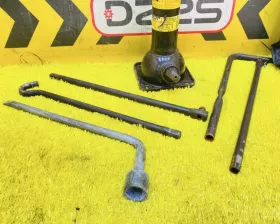 Поддомкратник/ домкрат Toyota