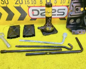 Поддомкратник/ домкрат Toyota