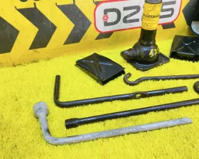 Поддомкратник/ домкрат Toyota