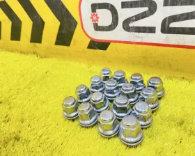 Гайка на колесо TOYOTA
