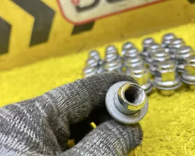 Гайка на колесо TOYOTA