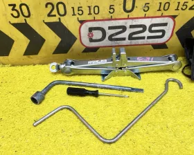 Поддомкратник/ домкрат Toyota