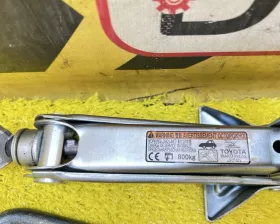 Поддомкратник/ домкрат Toyota