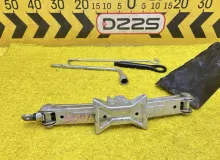 Поддомкратник/ домкрат TOYOTA SIENTA 2015 0911172020 NHP170G 1NZFXE, задний