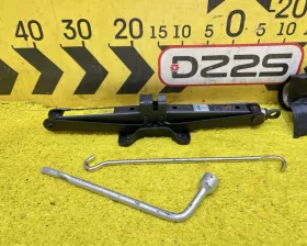 Поддомкратник/ домкрат Toyota